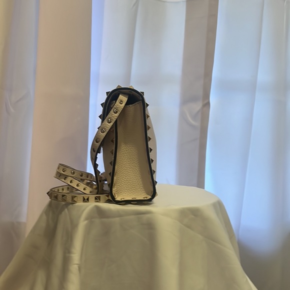 Valentino Garavani Rockstud Crossbody Shoulder Bag Pebble Calf Leather Ivory - Picture 4 of 17